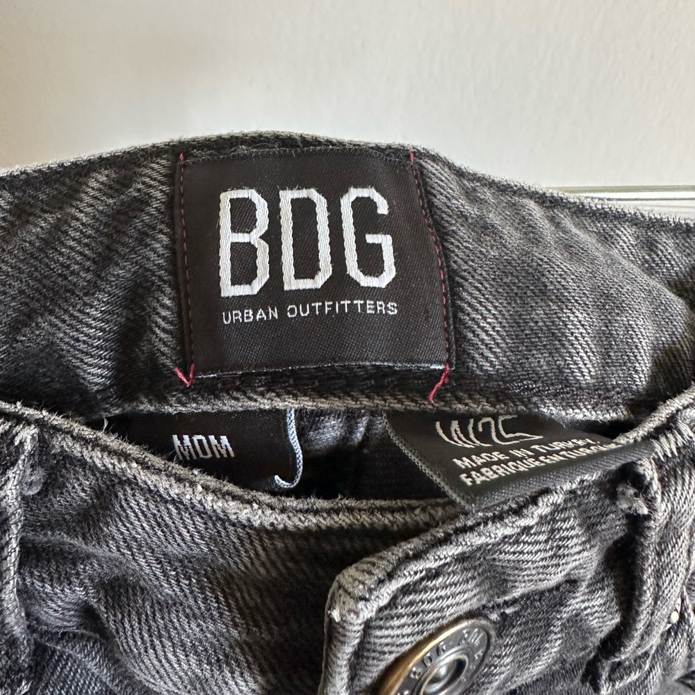 Urban Outfitters BDG Washed Black Boho Classic Mom Jean size 25 EUC - Picture 6 of 7